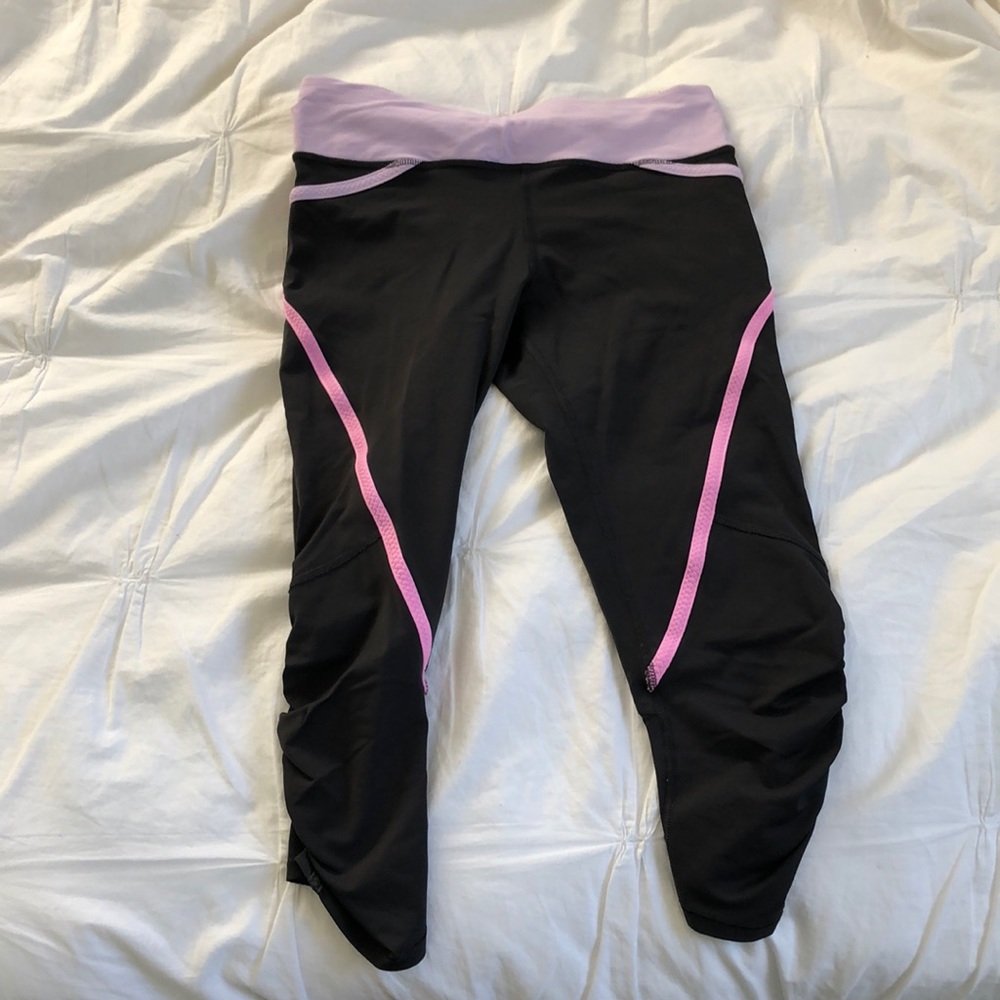 Lulu lemon cropped leggings with design